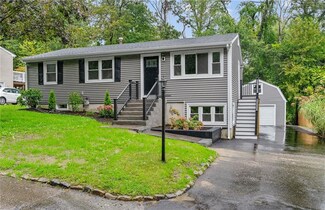 9 Tall Oaks Ct, Johnston, RI 02919
