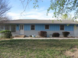 906 W Kansas Ave, Conway Springs, KS 67031