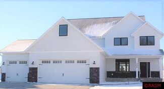 208 Oak Marsh Dr, Mankato, MN 56001
