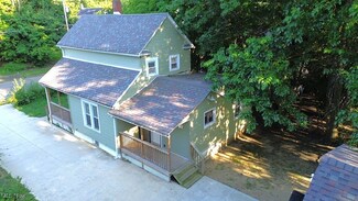 1002 Raymond St, Akron, OH 44307