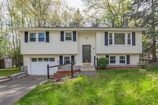 3 Roundtree Dr, MerriMacK, NH 03054
