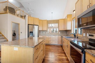9805 34th Ave N, Plymouth, MN 55441