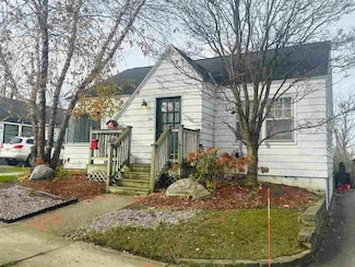 616 Elizabeth St, Petoskey, MI 49770