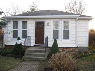 15 Newport Rd, Hull, MA 02045