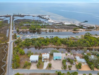17 Sunrise Ln, Panacea, FL 32346