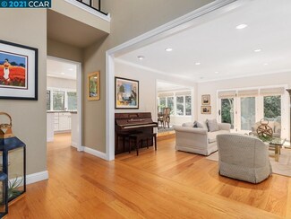 21 Candlestick Rd, Orinda, CA 94563