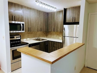 771 NE 199th St Unit 105, Miami, FL 33179