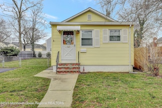 127 Cedar Ave, Middletown, NJ 07748