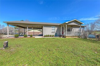 490 Jay Ave, Elkins, AR 72727
