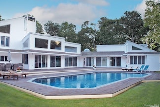 14 Indian Pipe Dr, Quogue, NY 11959