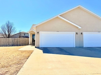 2142 Oxford Dr, Salina, KS 67401