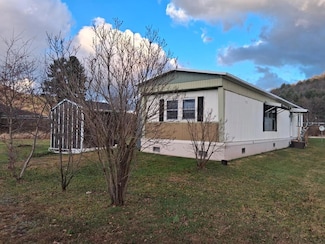 53 Creekside Dr, Roulette, PA 16746