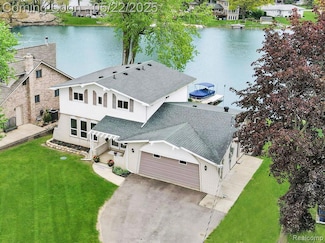 3732 Loch Dr, Highland, MI 48357