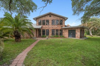 670 Jacoby Ln, Aransas Pass, TX 78336