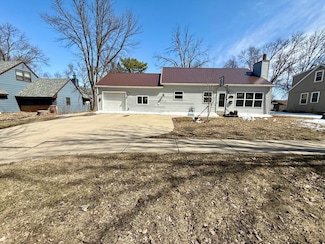 709 15th St SW, Willmar, MN 56201