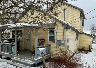 570 Carrie St, Sault Sainte Marie, MI 49783