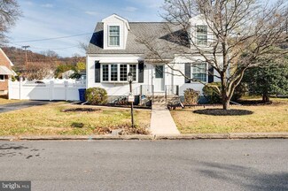 2129 Fernwood St, Reading, PA 19604