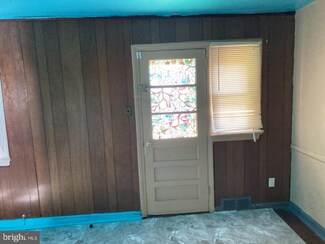 4 Clayton Ct, Wilmington, DE 19809