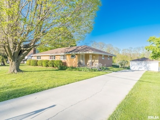 1210 N Wildwood Ct, Peoria, IL 61604