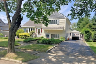 3 Rutland Rd, Massapequa, NY 11758