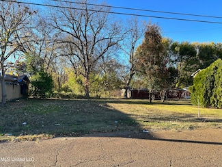1533 Swayze St, Yazoo City, MS 39194