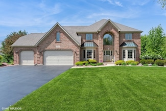 13 W Royal Oaks Dr, Bristol, IL 60512