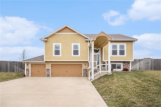 1014 SW Whitetail Dr, Oak Grove, MO 64075