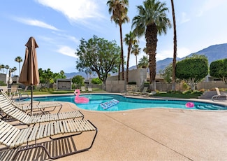 877 E Arenas Rd, Palm Springs, CA 92262
