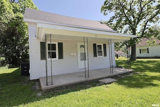 621 Oglesby St, Salem, IL 62881