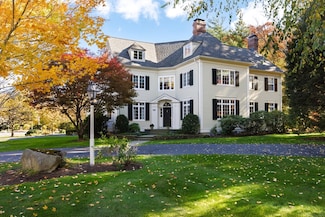 194 Grove St, Wellesley, MA 02482