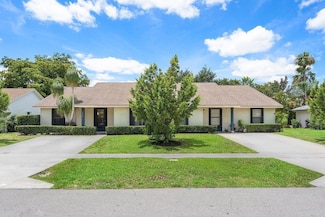 1367 Riverside Cir, Wellington, FL 33414