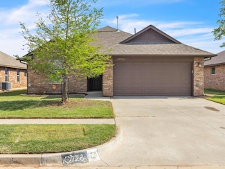 10728 SW 35th St, Yukon, OK 73099
