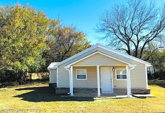 400 Peters St, Poteau, OK 74953