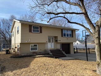 1038 Wilbur St, Worthington, MN 56187