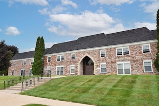 2076 Chateau Ct Unit 106, Grafton, WI 53024