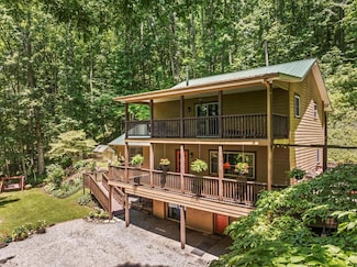 747 Bear Cove Cir, Bryson City, NC 28713