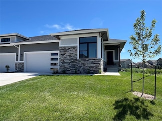 156 NW Sunrise Dr, Waukee, IA 50263
