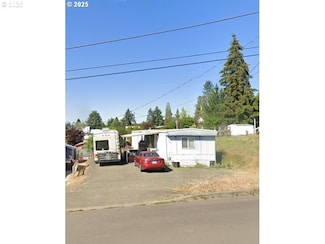 403 NE 6th St, Oakland, OR 97462