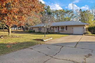 813 E Alice St, Whitehall, MI 49461