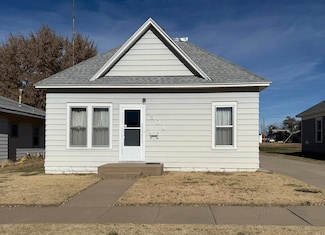 504 E 6th St, Hoisington, KS 67544
