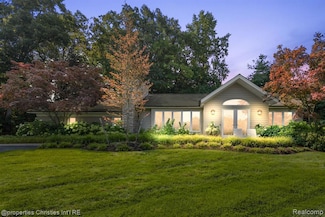 4779 Walnut Lake Rd, Bloomfield Hills, MI 48301