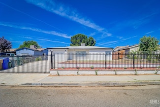 712 Meadows St, Bakersfield, CA 93306