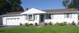 44 Alderbrook Dr, Cranston, RI 02920