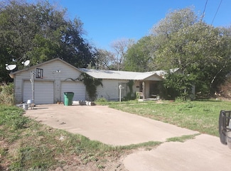 1385 W Swan St, Stephenville, TX 76401