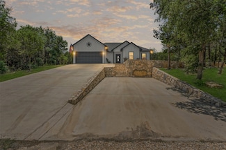 3228 Lakeside Dr, Granbury, TX 76048