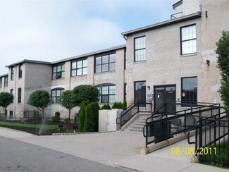 533 Columbia Ave Unit 121, Holland, MI 49423