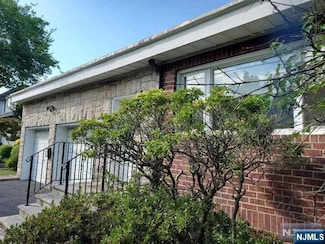 37 E Bayview Ave, Englewood Cliffs, NJ 07632