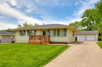 600 N 4th St, Carlisle, IA 50047