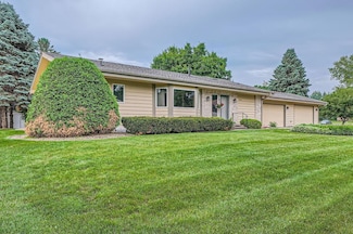 1933 Crown Point Dr, Saint Paul, MN 55118