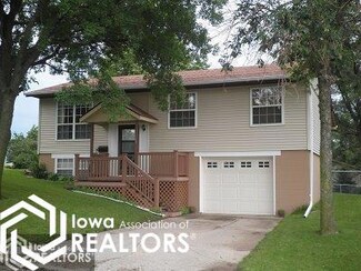 105 Wolf St, Deloit, IA 51441